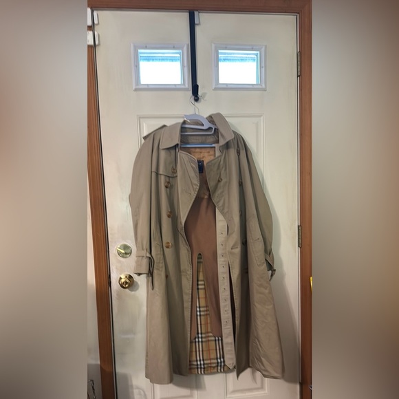 Burberry Classic Beige Trench Coat -Unisex - Picture 9 of 11